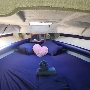  Hotel en barco Boat To Sleep In Barcelona España